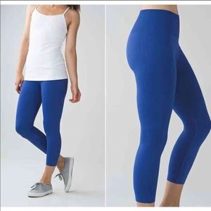 Lululemon Zone In Crop NWOT Size 4 Sapphire blue